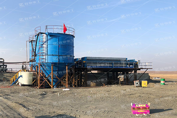 200平方的壓濾機(jī)有嗎？污泥脫水機(jī)多少錢一臺？